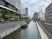 東京・押上。スカイツリーを見上げる『北十間川』と『墨田区おしなり公園』 