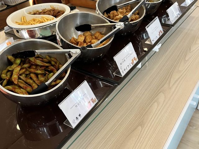 バラエティ豊富な沖縄料理をサンセットとともに。