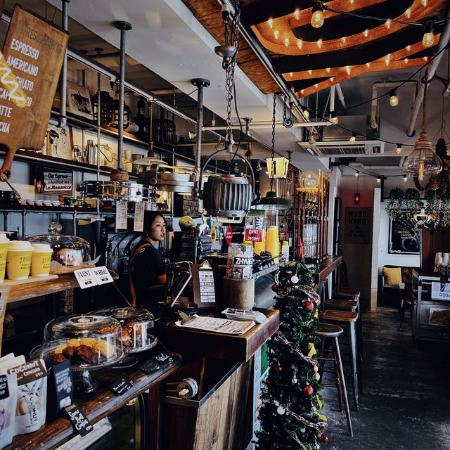 ZHYVAGO COFFEE WORKS, OKINAWA