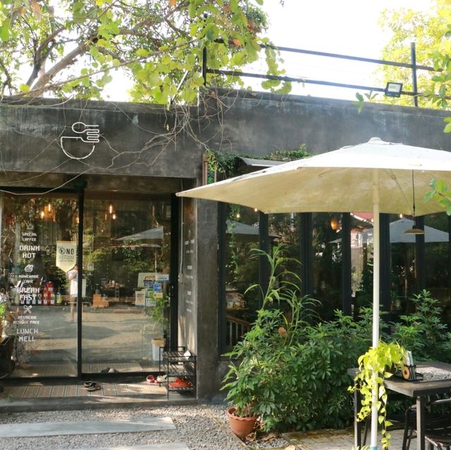 ชิมกาแฟ ณ ร้าน " ณ • ดิน " 