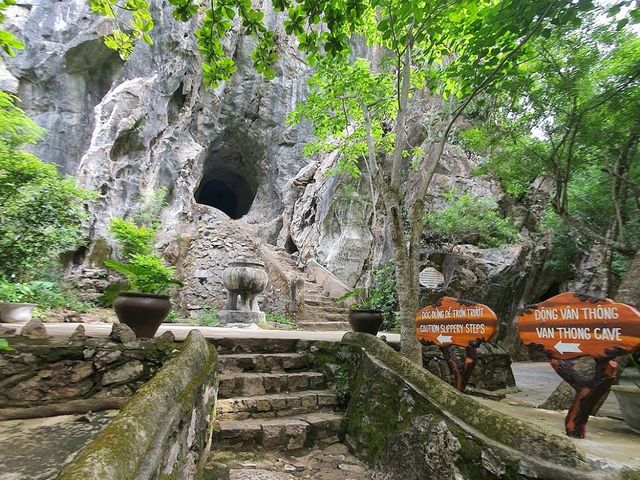 Hoa Nghiem Cave 