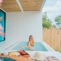 Myth koh larn resort bar and bistro