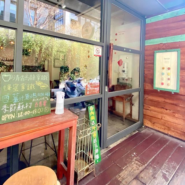 隱藏在巷弄的超人氣甜甜圈! 隱藏在巷弄的超人氣甜甜圈!