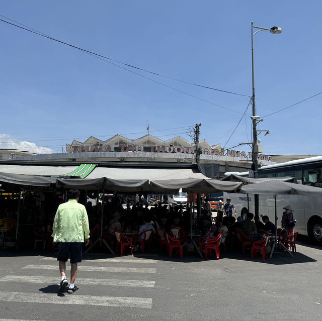 ตลาด Dam Market (Chợ Đầm)