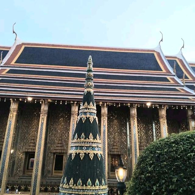 เย็นย่ำ ใกล้ค่ำ ในพระบรมมหาราชวัง