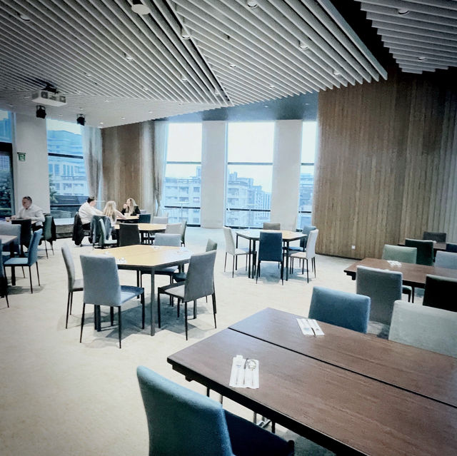 臺北南港 舒適商務旅館 The Place Taipei 南港老爺行旅