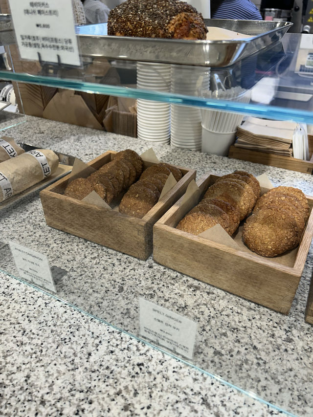 アジアで韓国初！出店！ヨイドで話題のオシャレカフェ✨