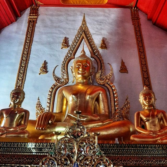 วัดศรีชุม สักการะ “พระเจ้ายืน” 