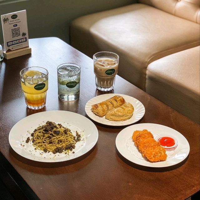 GREEN COFFEE HOUSE | COZY ALLEYWAY COFFEE SHOP FOR RELAXING