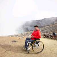 เข็นวีลแชร์ขึ้นภูเขาไฟ Kawah ijen