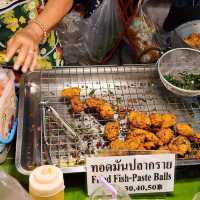 ถนนคนเดินวัวลาย:Wua Lai Walking Street 