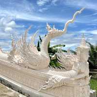 วัดแม่ตาว อุโบสถสีขาวพุทธศิลป์แห่งความงดงาม