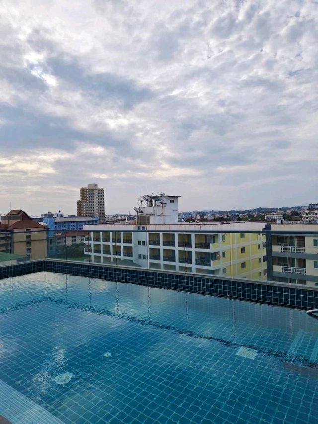 รีวิวโรงแรม Holiday inn express Pattaya central