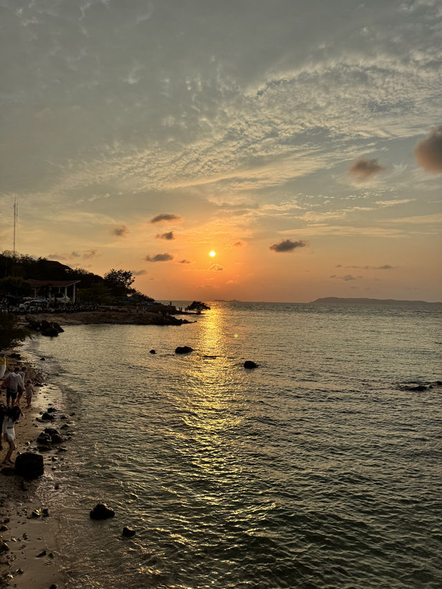 ชมพระอาทิตย์ตก ณ หาดเทียน