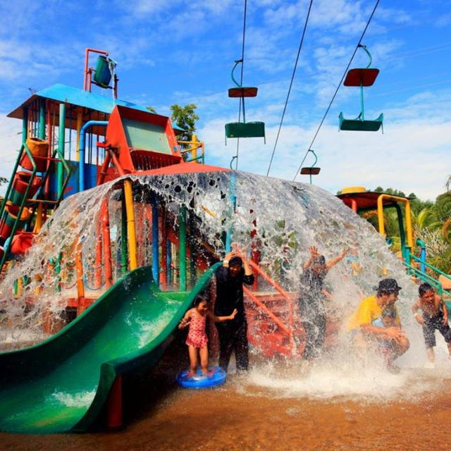 BUKIT MERAH LAKETOWN WATERPARK