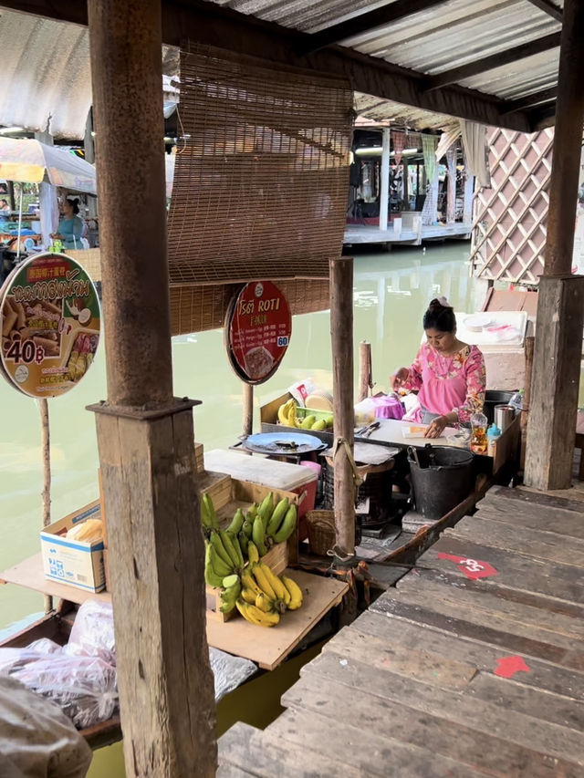 เที่ยวตลาดน้ำสี่ภาค พัทยา