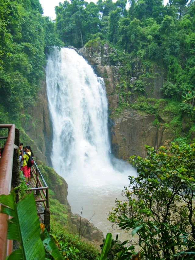 น้ำตกเหวนรก อช.เขาใหญ่