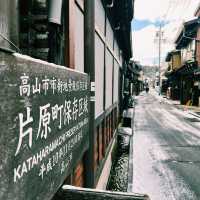 遊走在人文氣息裡，踏著雪白的路