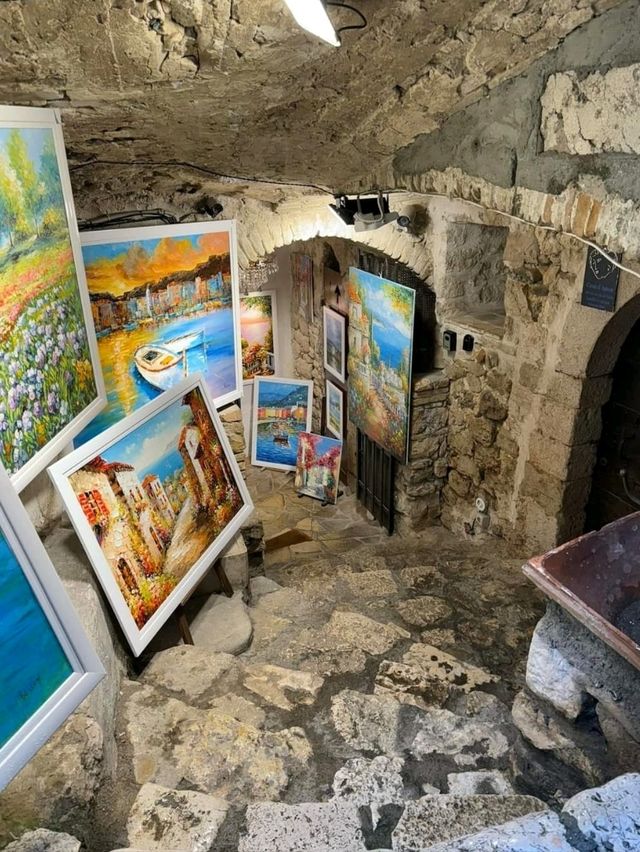 南法中世紀小鎮聖保羅，滿街藝術作品