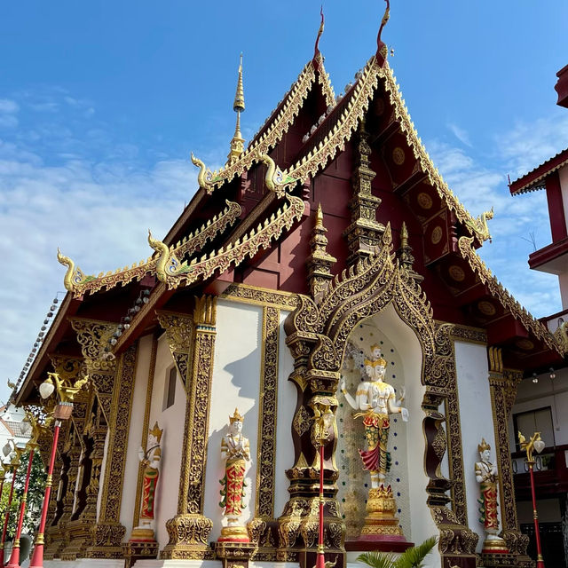 Wat Bukkhalo：紫紅聖地 🌸🏯