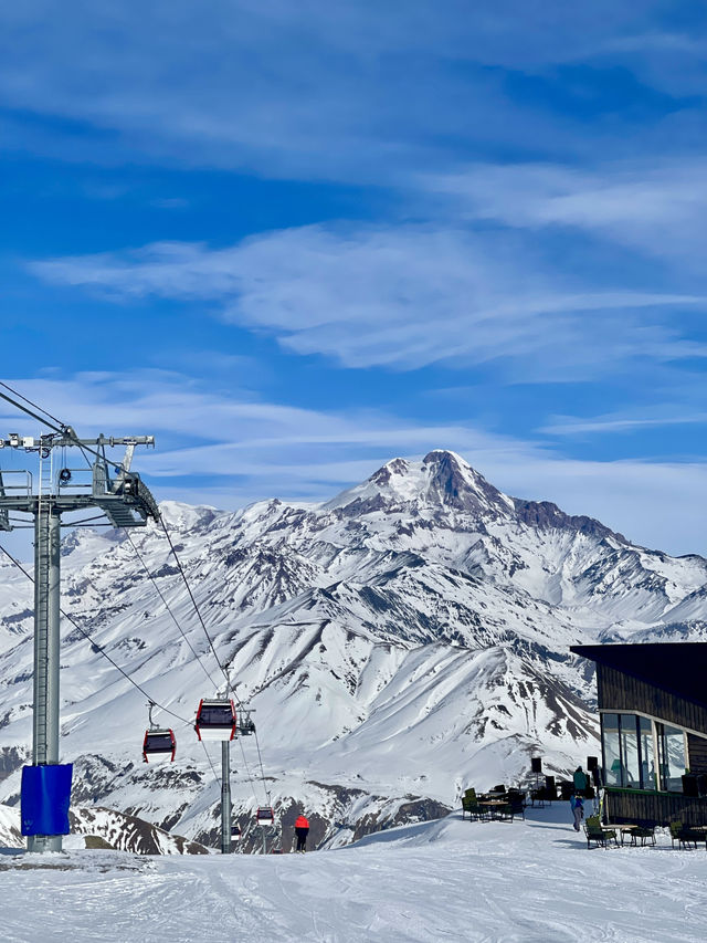A Cup of Coffee with Stunning View ⛷️🏔️