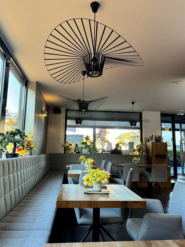 Mango Cafe