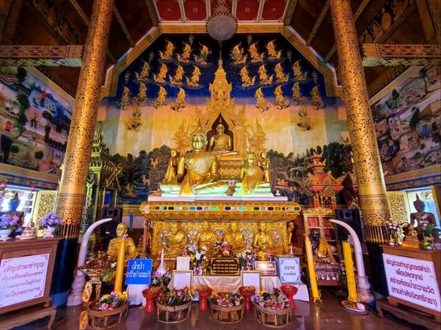 วิหารสีทองอร่ามงดงามเป็นเอกลักษณ์ ใจกลางเมืองน่าน
