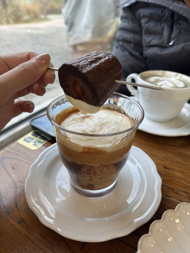 COFFEE AND BAR INSIDE A CHURCH !