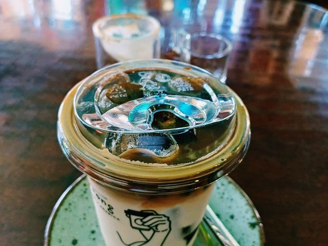 泰國董裡寶藏咖啡店:la'-ong Coffee x Arabica，特別推薦龍眼咖啡