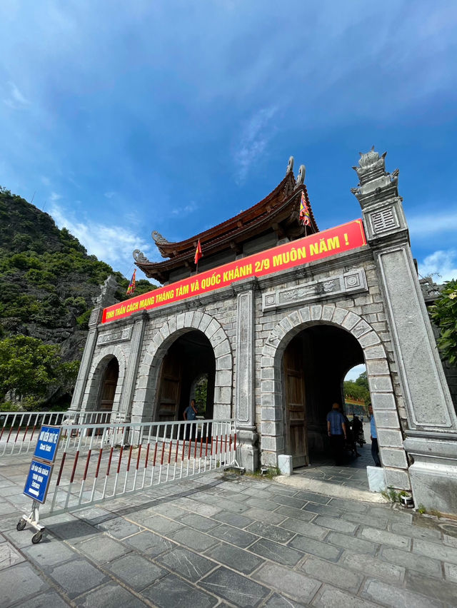 Ancient temple & majestic scenery 