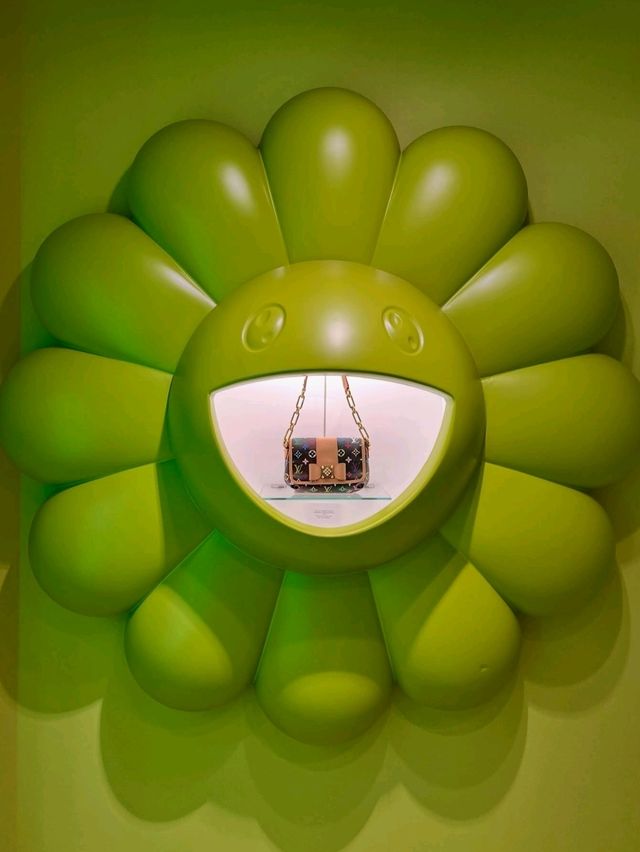 LOUIS VUITTON x MURAKAMI POP-UP STORE💗London💗