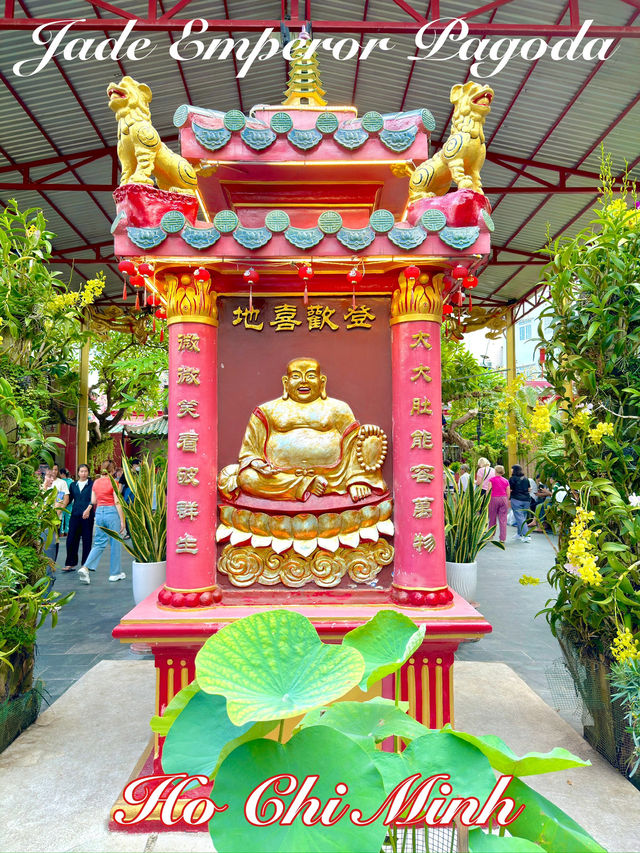 ベトナム　ホーチミン観光　Jade Emperor Pagodaは立派で圧倒された！