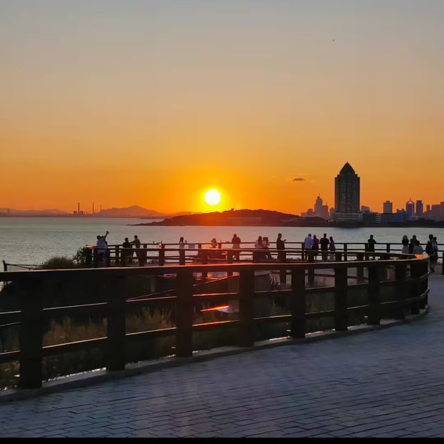 海濱公園～夕陽下的金色海洋🌊