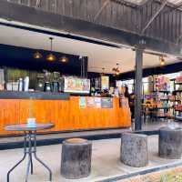 “อยากกาแฟ” คาเฟ่ริมน้ำโซนสันกำแพง เชียงใหม่