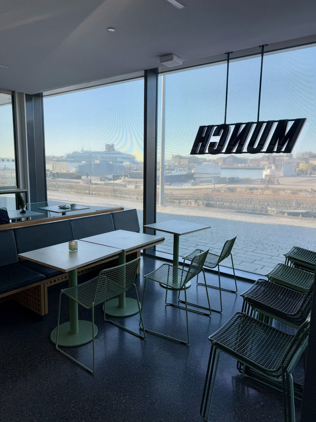 A Unique Café Experience at Munch Deli & Coffee 🎨☕🇳🇴
