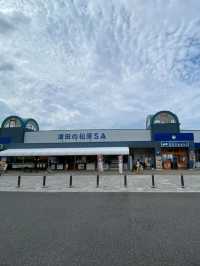 まさかのアートとうどんが楽しめるサービスエリア