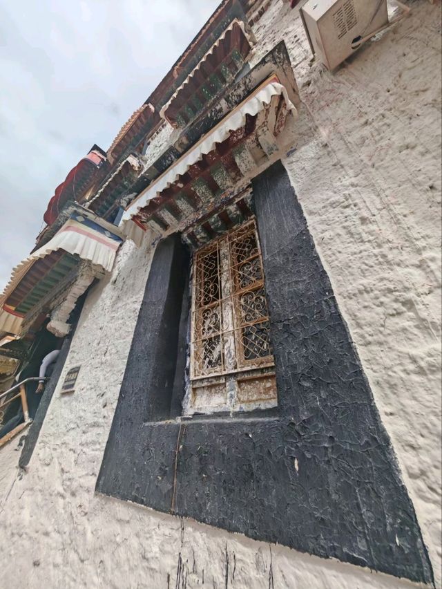 Exploring Drepung Monastery: A Glimpse into Tibet’s Spiritual Heart