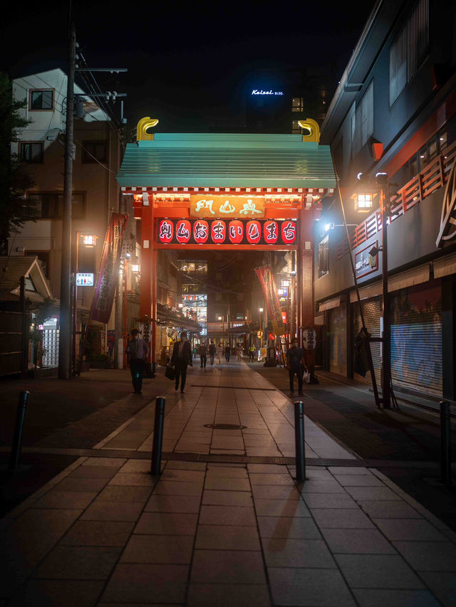 浅草の夜景 – 下町と光のコントラスト