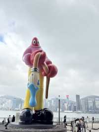 《龍蝦畫家》雕塑展-維港景色相畔，五彩繽紛巨型龍蝦雕塑