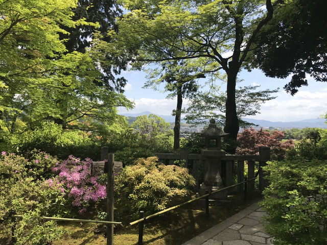 【嵯峨野で静寂にひたる旅。常寂光寺〜二尊院〜川沿いの風景まで】