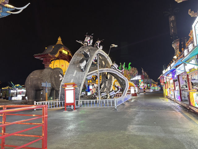  **🌃【南寧必打卡】南寧之夜：666米國潮街區，非遺打鐵花+百處網紅點，夜遊新地標！**  