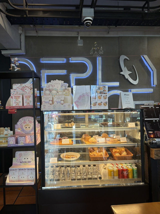 Deploy Space Cafe คาเฟ่ที่ติด BTS รัชโยธิน