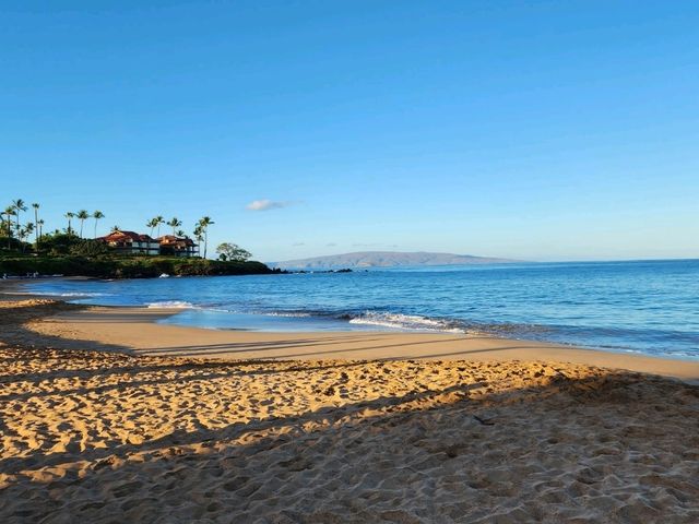 [🇺🇸マウイ島] 波音と朝陽に包まれて、グランド・ワイレアのビーチヨガ体験