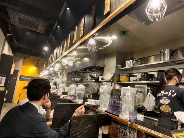 名古屋美食｜在地人推薦深藏2樓內臟炒野菜~竟是知名野狼系拉麵店