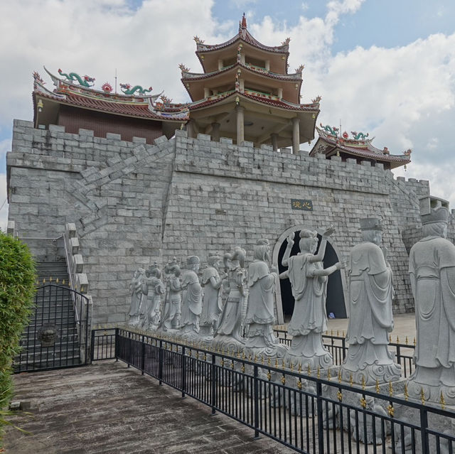 500 Lohan Temple: A Unique Spiritual Experience