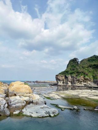 Peace Island Geopark: Feel the sea breeze, admire unique rock formations, and enjoy the water—an incredibly satisfying day trip!