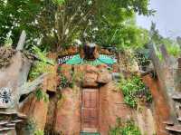 Ant-ventures in Borneo: When I Became a Giant in an Insect Metropolis!"🐜🌴
