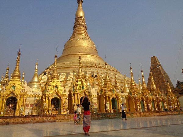 🕌🌆 YANGON WEEKEND ESCAPE: Golden Pagodas & Colonial Charm! 
