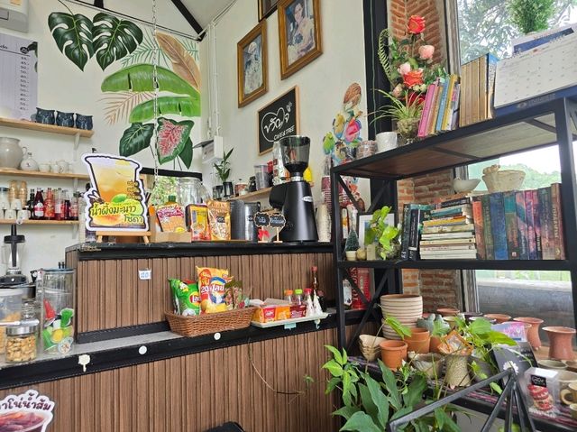 ขวัญใจ คาเฟ่ &Tree สวนผึ้ง