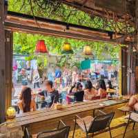 Madame musur bar & restaurant